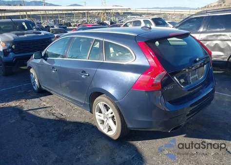 2015 Volvo V60 T5 Premier Plus из США, поврежденный, VIN YV126MEC3F1213944